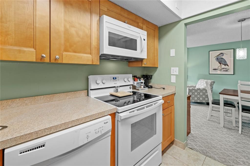 For Sale: $130,000 (2 beds, 2 baths, 919 Square Feet)