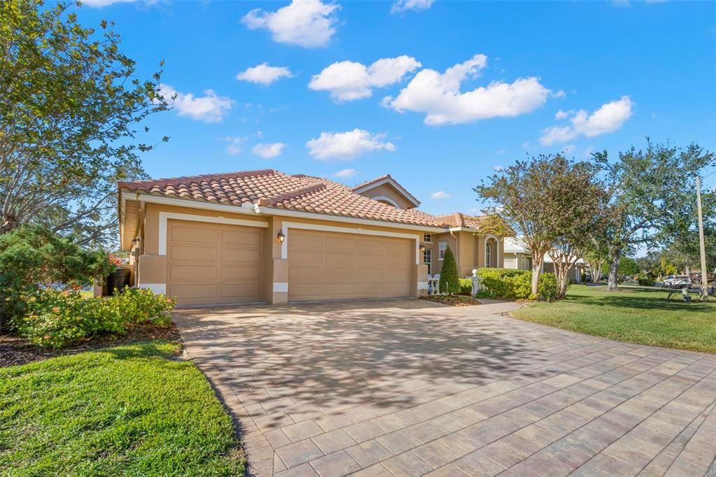 For Sale: $1,300,000 (3 beds, 2 baths, 2402 Square Feet)