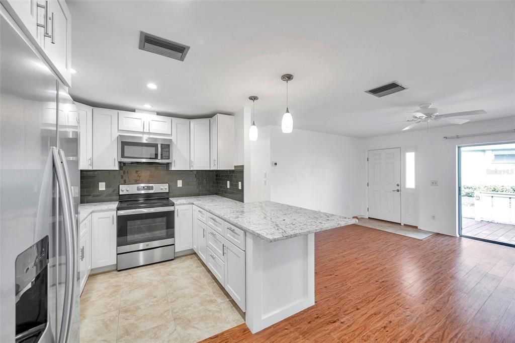 For Sale: $240,000 (2 beds, 2 baths, 1000 Square Feet)