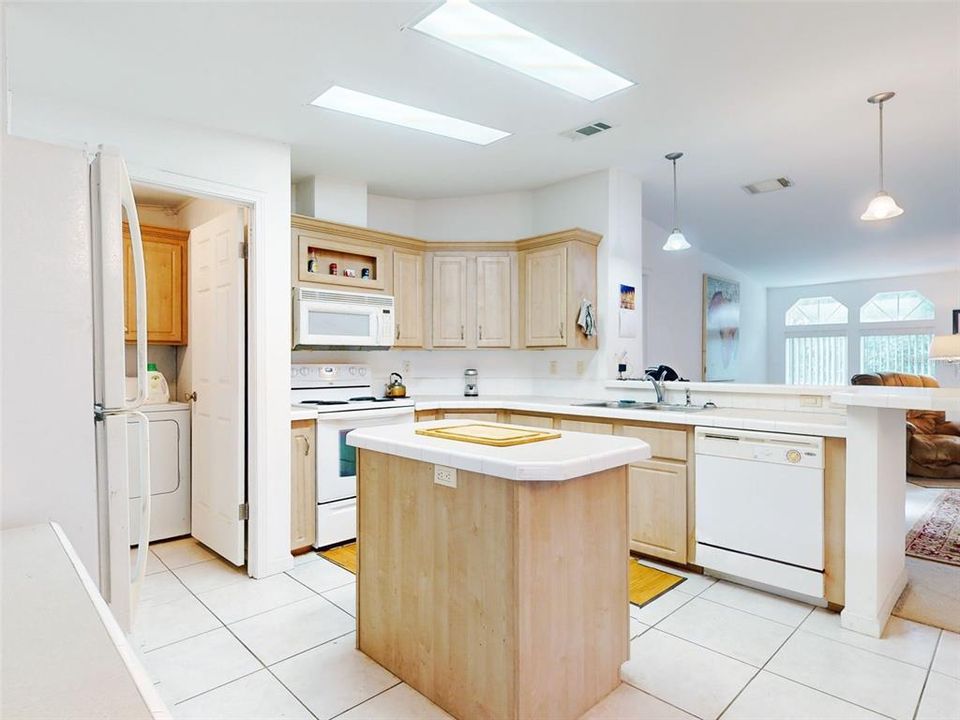 For Sale: $272,000 (3 beds, 2 baths, 1416 Square Feet)