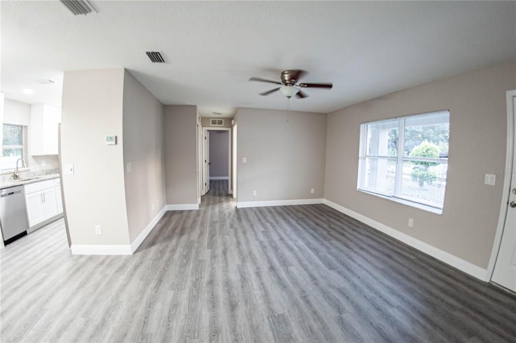 For Sale: $272,500 (3 beds, 2 baths, 1328 Square Feet)