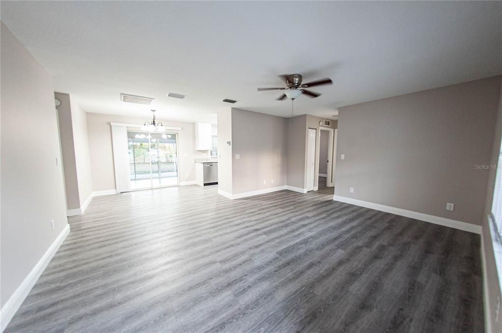 For Sale: $272,500 (3 beds, 2 baths, 1328 Square Feet)