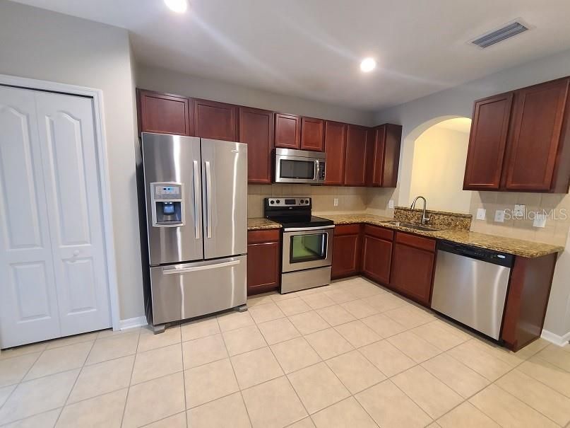 For Rent: $1,850 (2 beds, 2 baths, 1236 Square Feet)