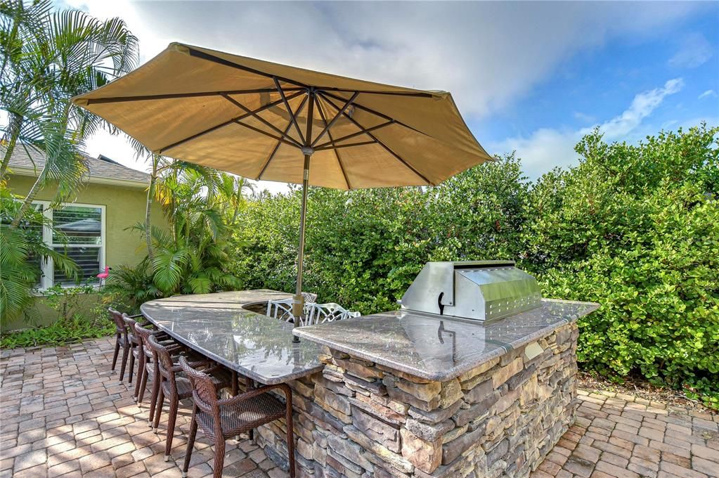 Outdoor grilling space with a large bar to entertain and enjoy a good meal!