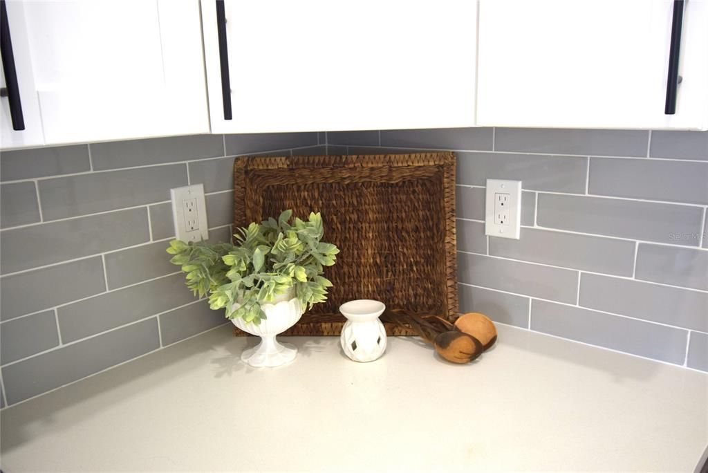 Kitchen details, countertop, backsplash.