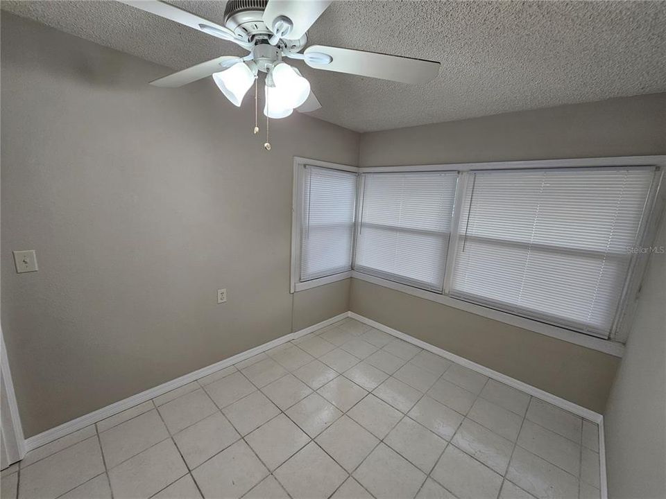 For Sale: $225,000 (3 beds, 1 baths, 856 Square Feet)