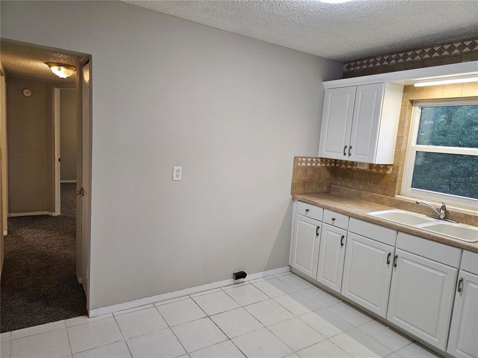 For Sale: $225,000 (3 beds, 1 baths, 856 Square Feet)