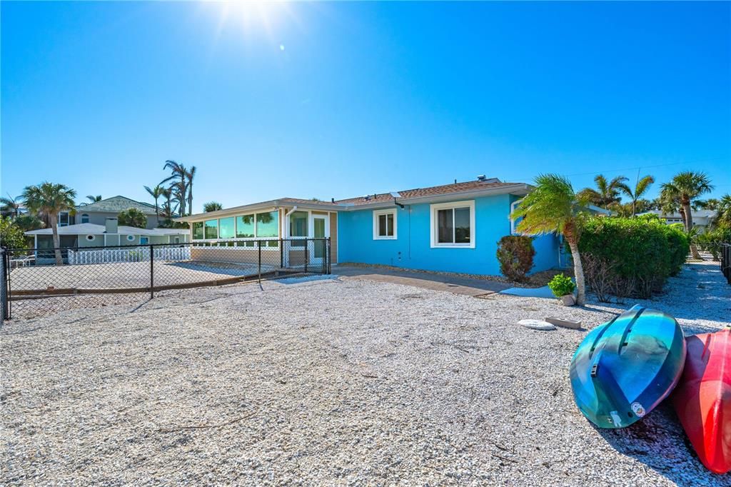 For Sale: $1,290,000 (2 beds, 2 baths, 1965 Square Feet)