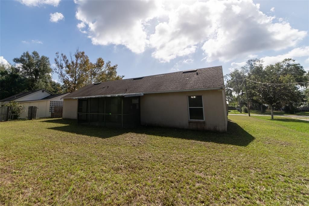 For Sale: $325,000 (3 beds, 2 baths, 1277 Square Feet)