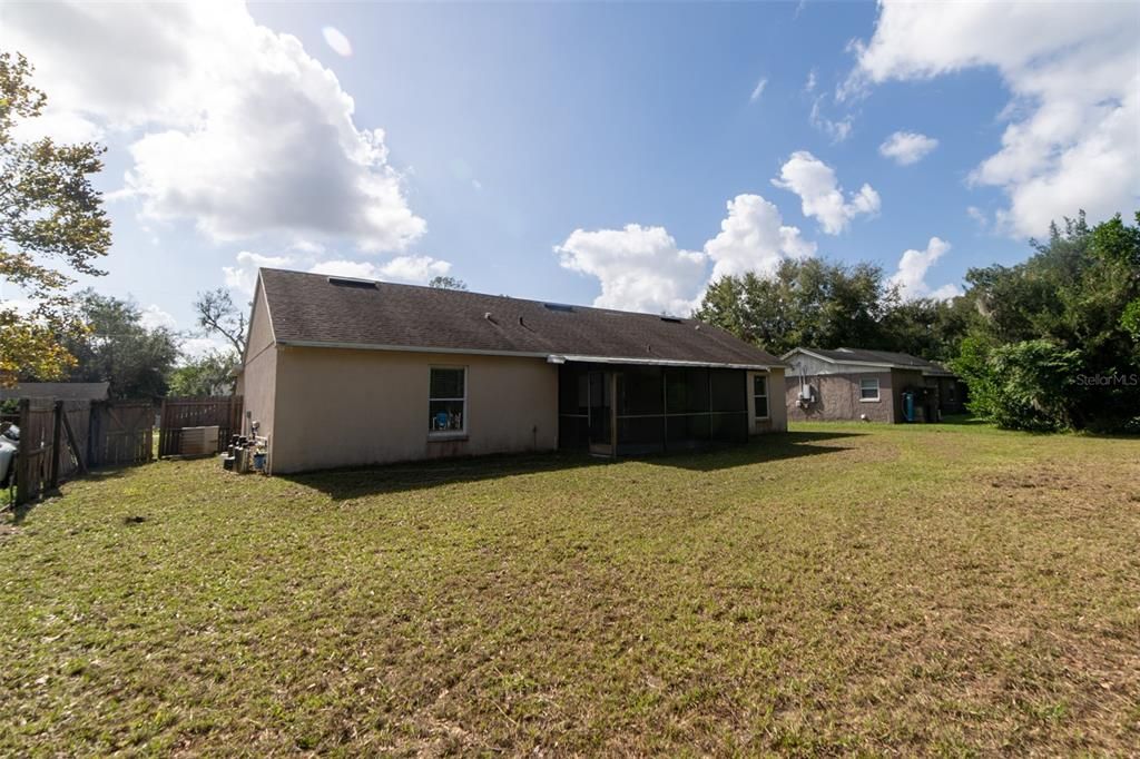 For Sale: $325,000 (3 beds, 2 baths, 1277 Square Feet)