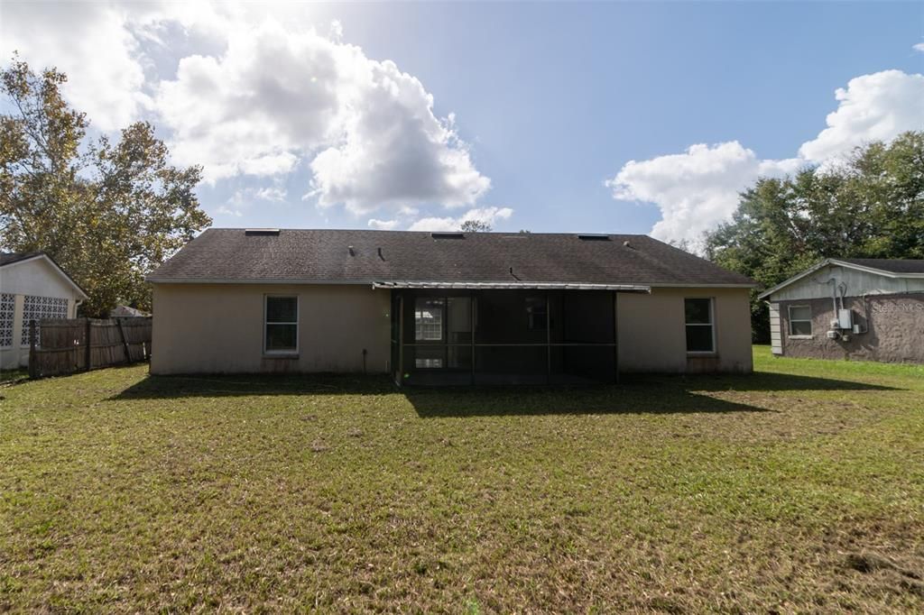 For Sale: $325,000 (3 beds, 2 baths, 1277 Square Feet)