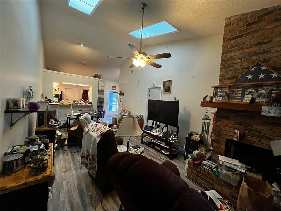 For Sale: $209,900 (1 beds, 1 baths, 836 Square Feet)