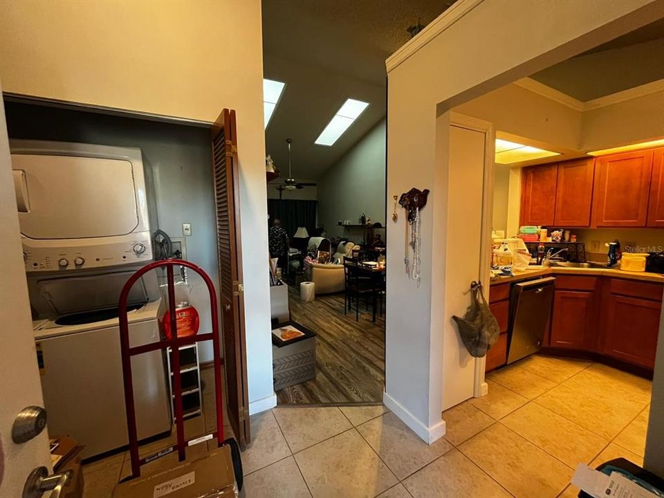 For Sale: $209,900 (1 beds, 1 baths, 836 Square Feet)