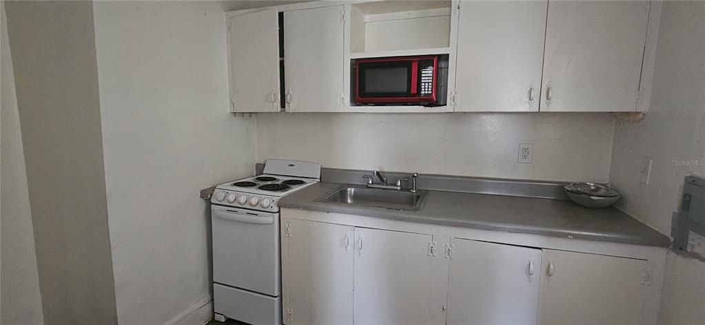 For Rent: $1,050 (1 beds, 1 baths, 636 Square Feet)