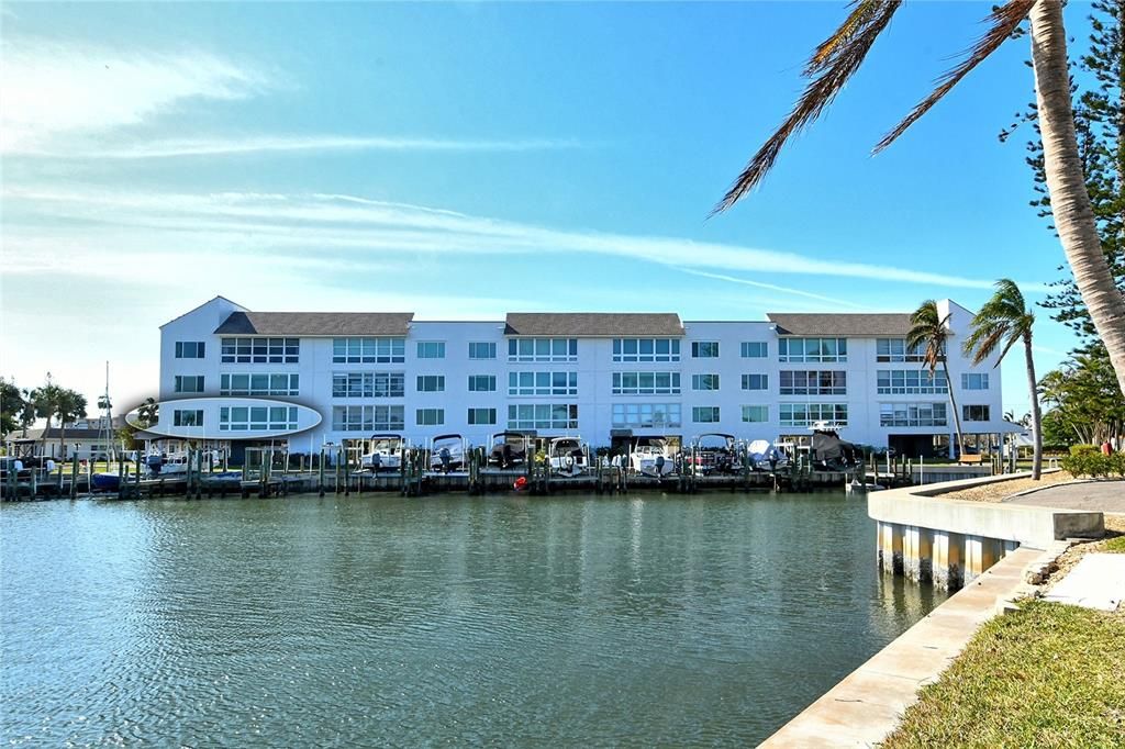 Bayside of A206, Corner End Condo!