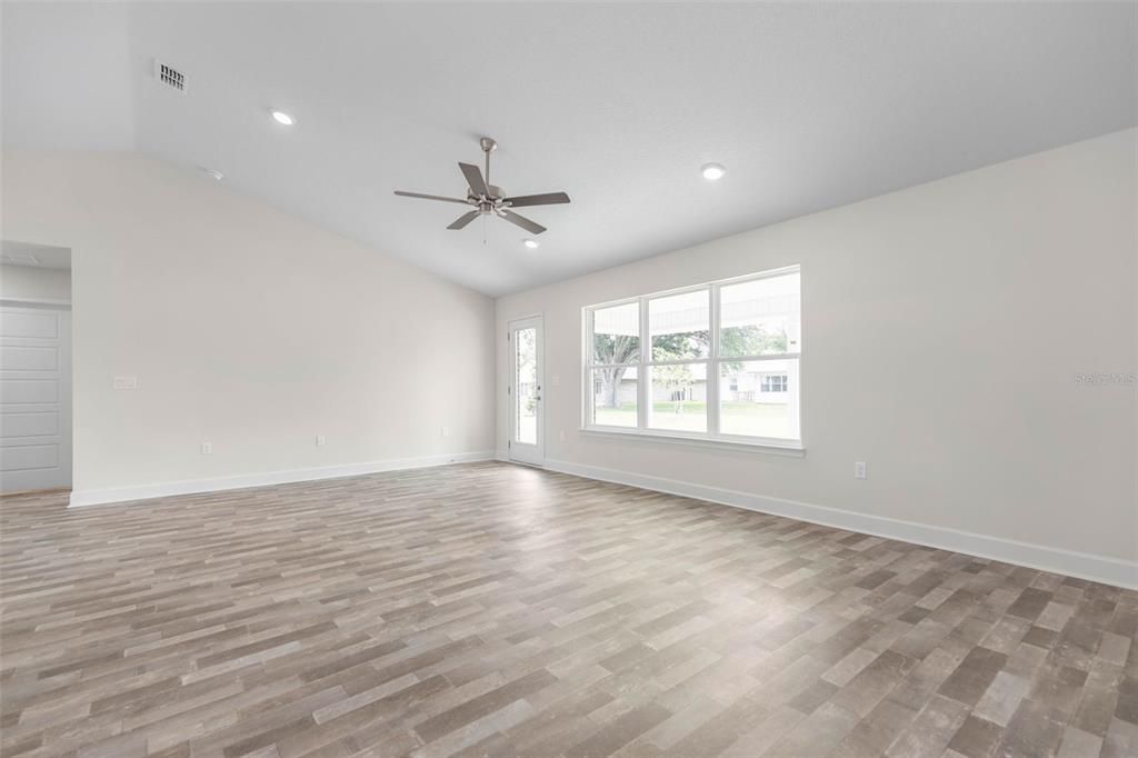 For Sale: $335,400 (3 beds, 2 baths, 1540 Square Feet)