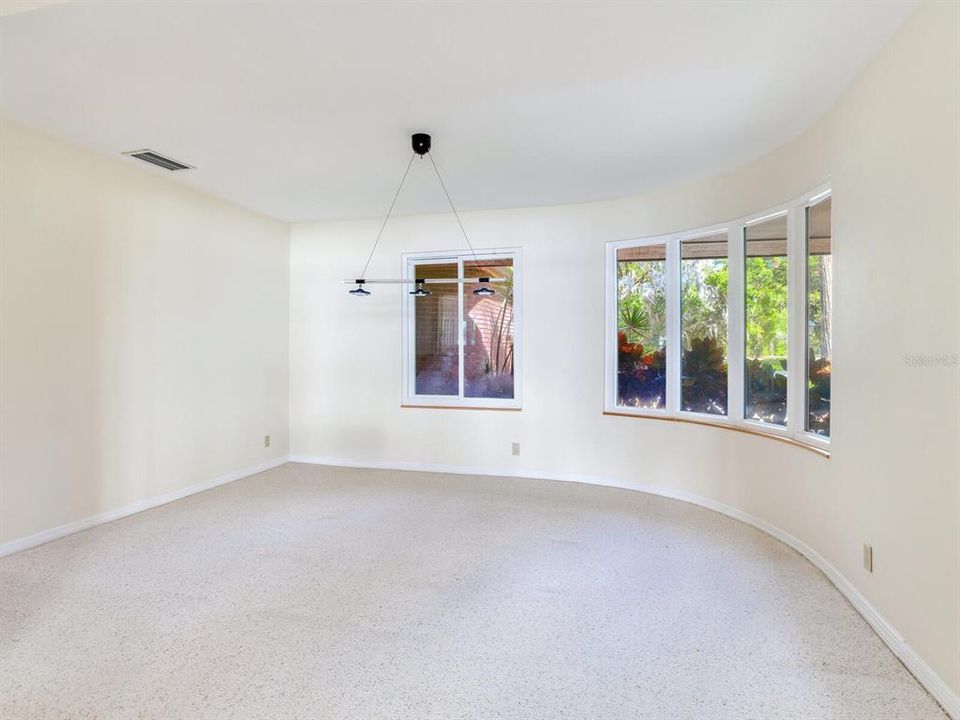 待售: $3,000,000 (5 贝兹, 3 浴室, 4628 平方英尺)