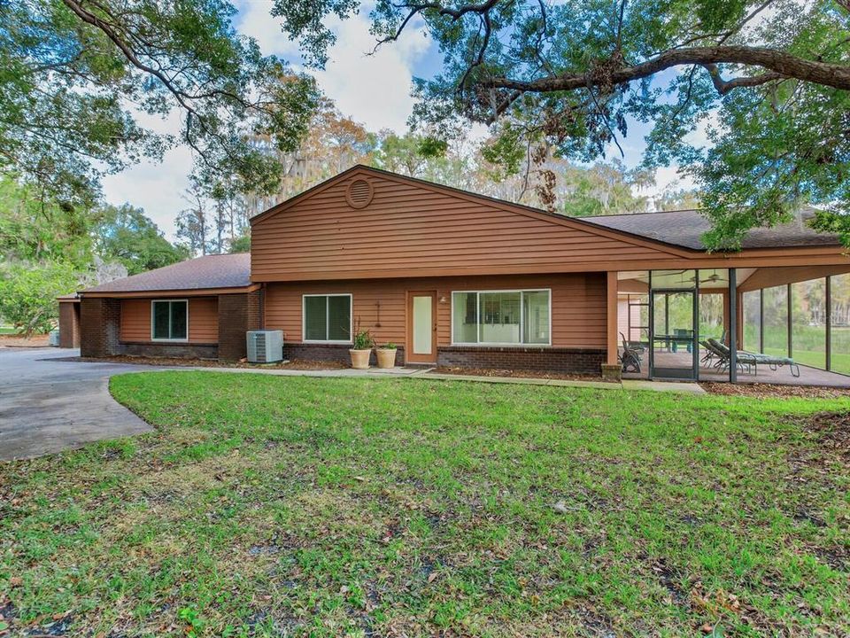 待售: $3,000,000 (5 贝兹, 3 浴室, 4628 平方英尺)