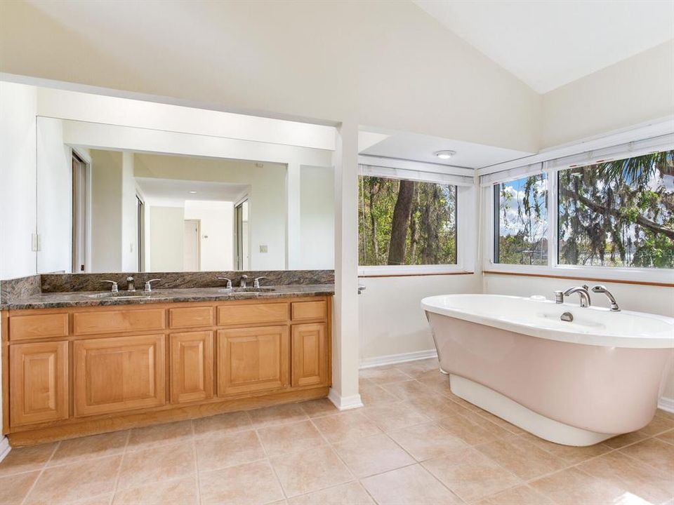 待售: $3,000,000 (5 贝兹, 3 浴室, 4628 平方英尺)