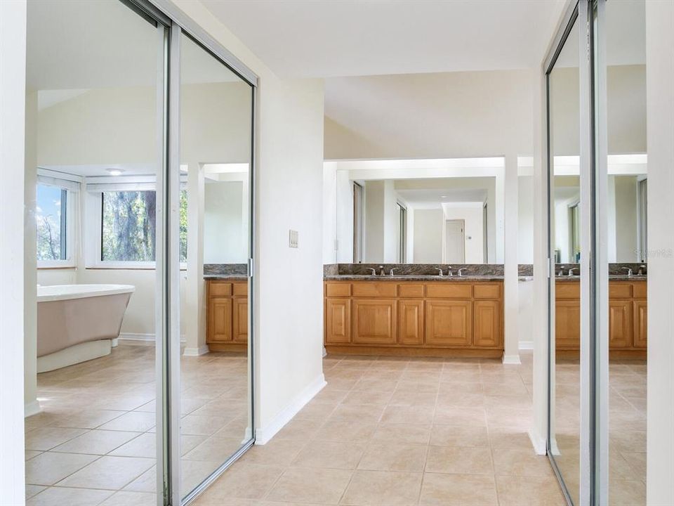 待售: $3,000,000 (5 贝兹, 3 浴室, 4628 平方英尺)