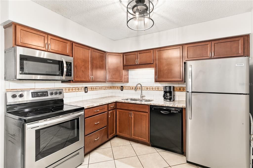 For Sale: $240,000 (3 beds, 1 baths, 1026 Square Feet)