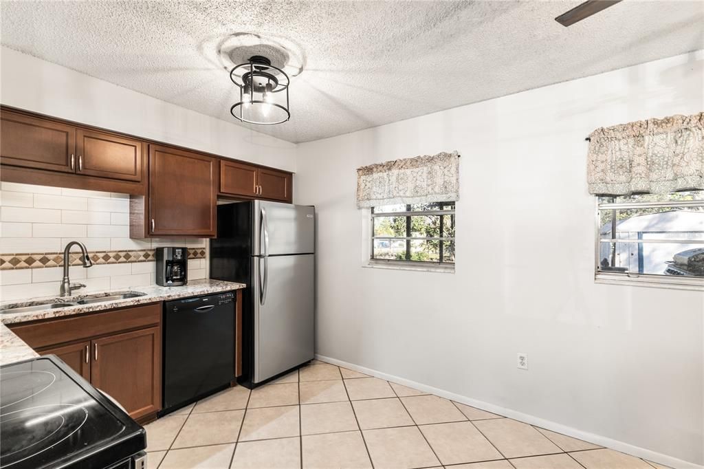 For Sale: $240,000 (3 beds, 1 baths, 1026 Square Feet)