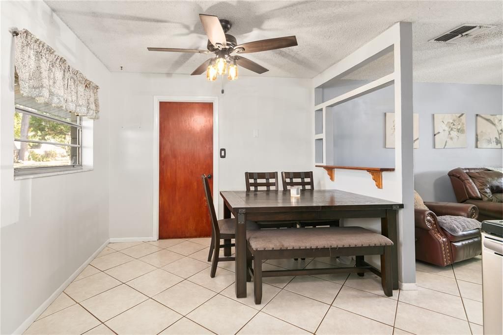 For Sale: $240,000 (3 beds, 1 baths, 1026 Square Feet)