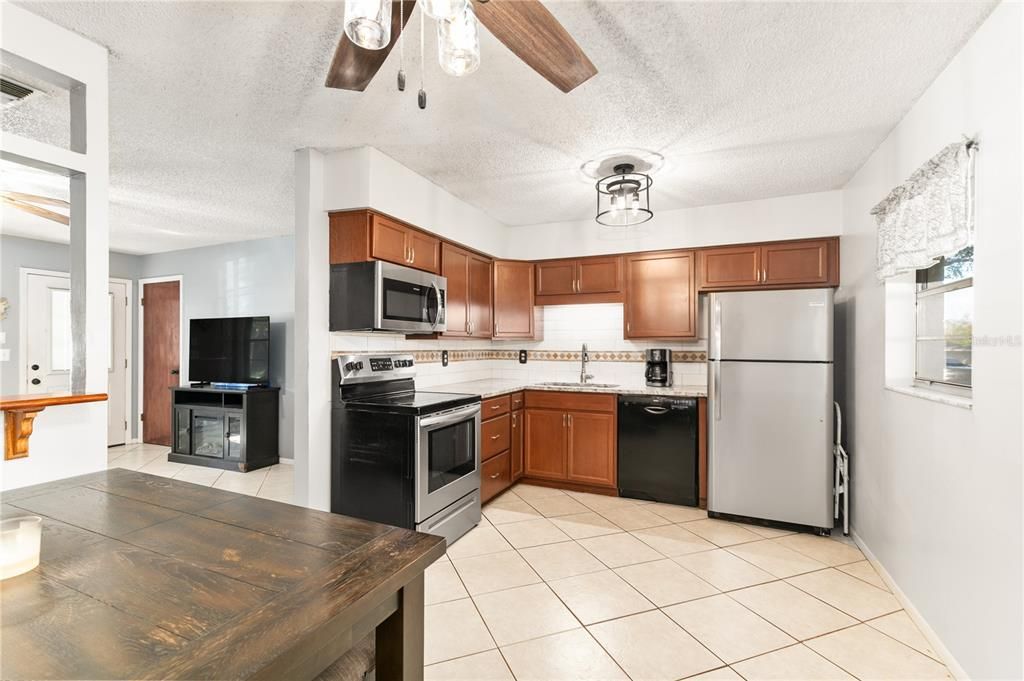 For Sale: $240,000 (3 beds, 1 baths, 1026 Square Feet)