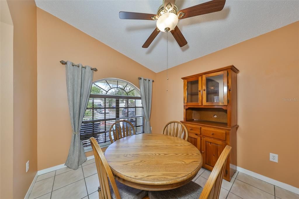 For Sale: $299,900 (3 beds, 2 baths, 1146 Square Feet)