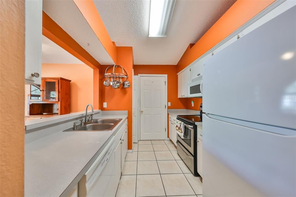 For Sale: $299,900 (3 beds, 2 baths, 1146 Square Feet)