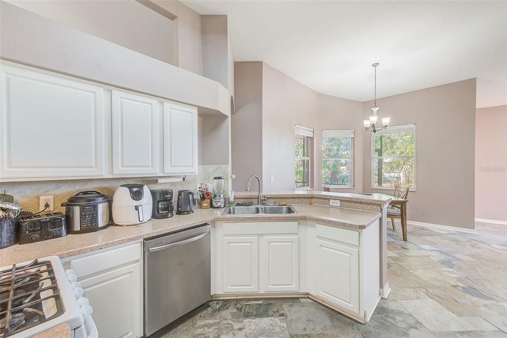 KITCHEN WITH CORIAN COUNTERS