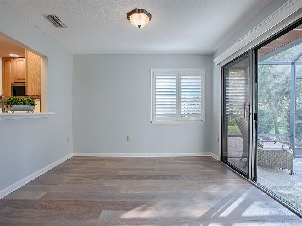 Dining room with glass sliders to screen room