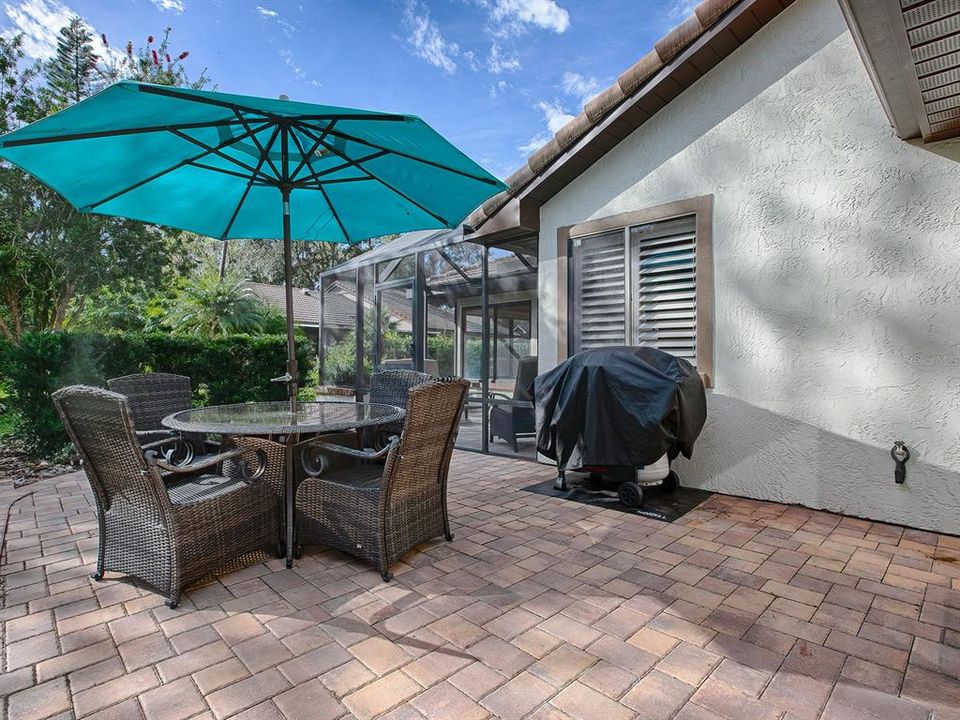 Large pavered patio off the Kitchen