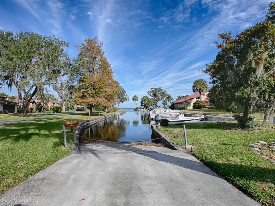 Access to Lake Harris