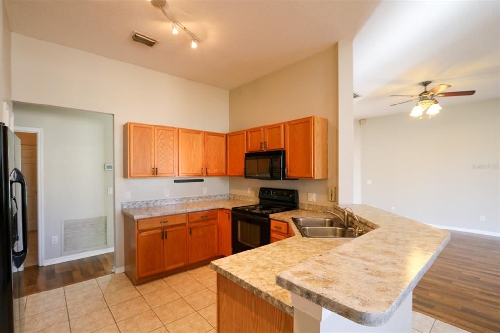 For Rent: $2,500 (4 beds, 2 baths, 2265 Square Feet)