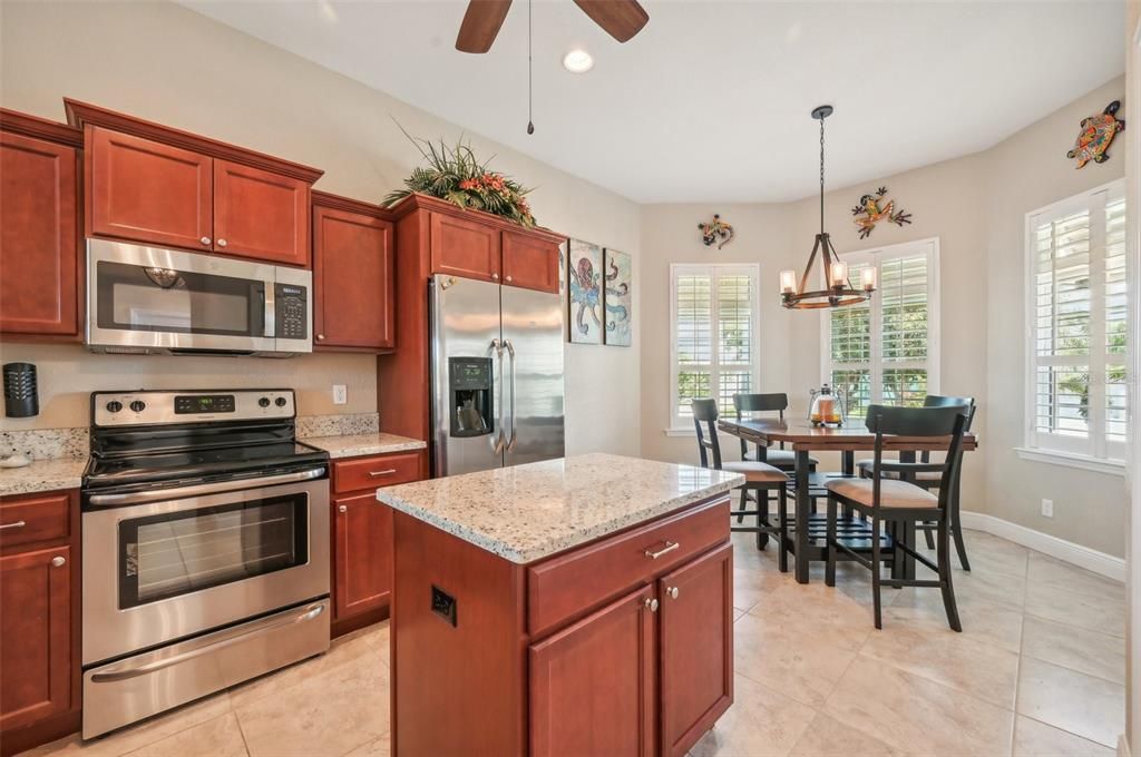 Kitchen & dining area