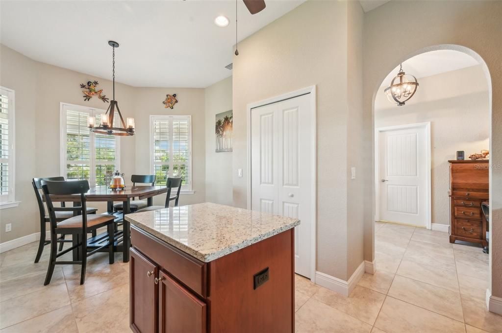 Kitchen & dining area