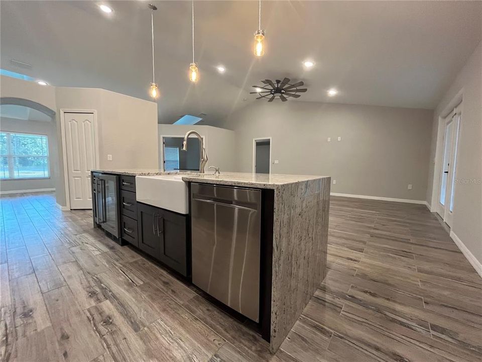 For Sale: $549,900 (3 beds, 2 baths, 1955 Square Feet)