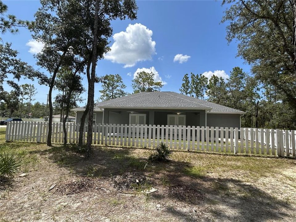 For Sale: $549,900 (3 beds, 2 baths, 1955 Square Feet)