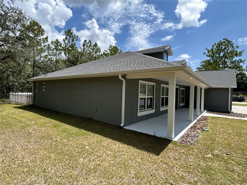 For Sale: $549,900 (3 beds, 2 baths, 1955 Square Feet)