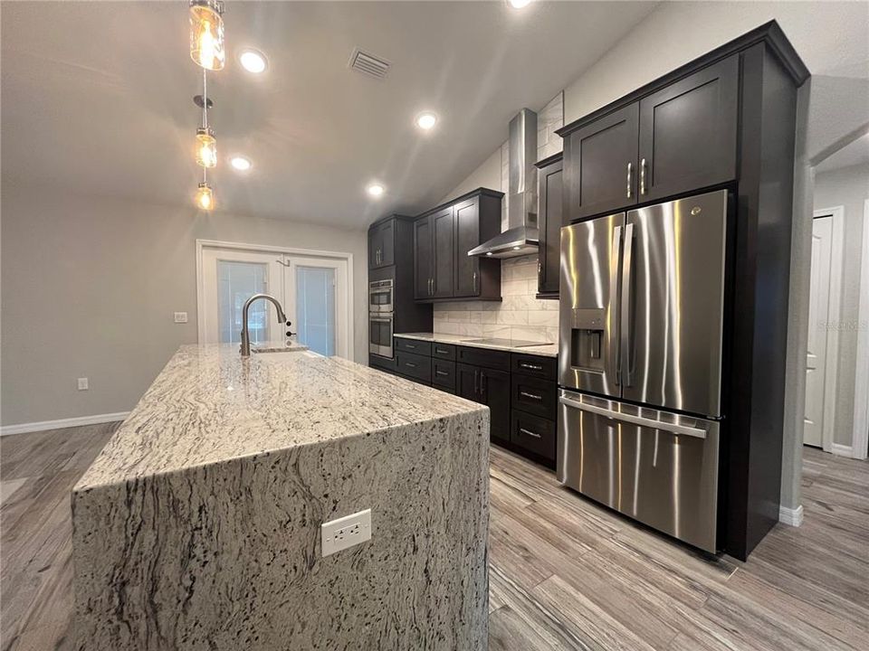 For Sale: $549,900 (3 beds, 2 baths, 1955 Square Feet)