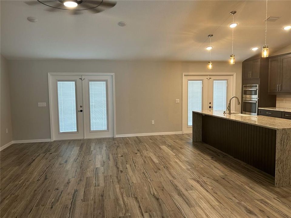 For Sale: $549,900 (3 beds, 2 baths, 1955 Square Feet)