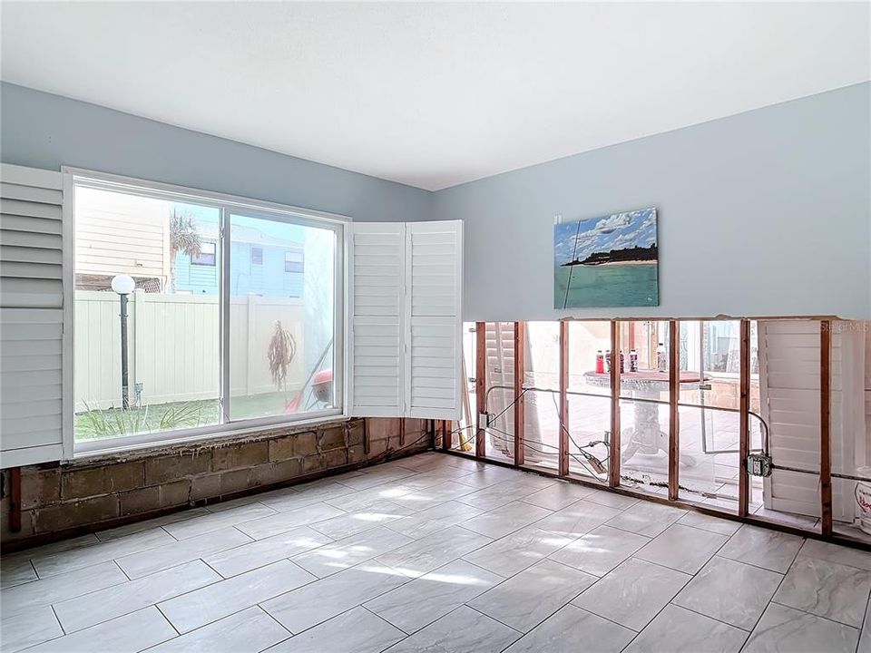 For Sale: $400,000 (2 beds, 2 baths, 912 Square Feet)