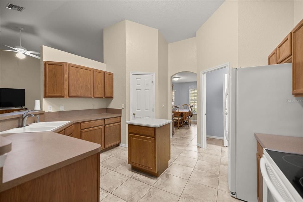 For Sale: $319,000 (4 beds, 2 baths, 2193 Square Feet)