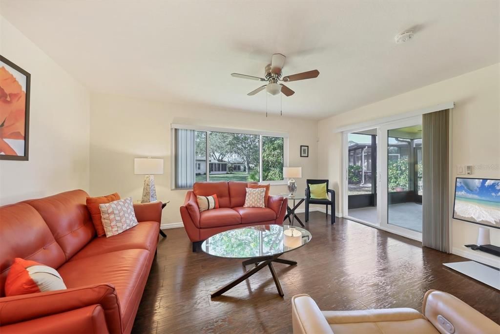 For Sale: $240,000 (2 beds, 2 baths, 1260 Square Feet)