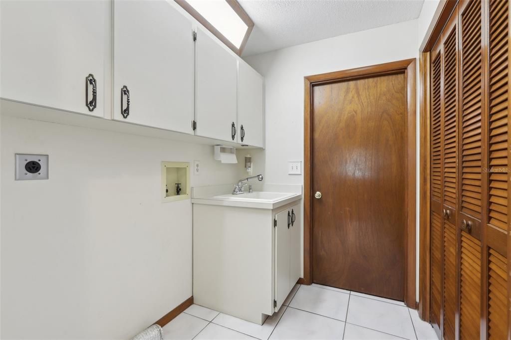 For Sale: $305,990 (2 beds, 2 baths, 1572 Square Feet)