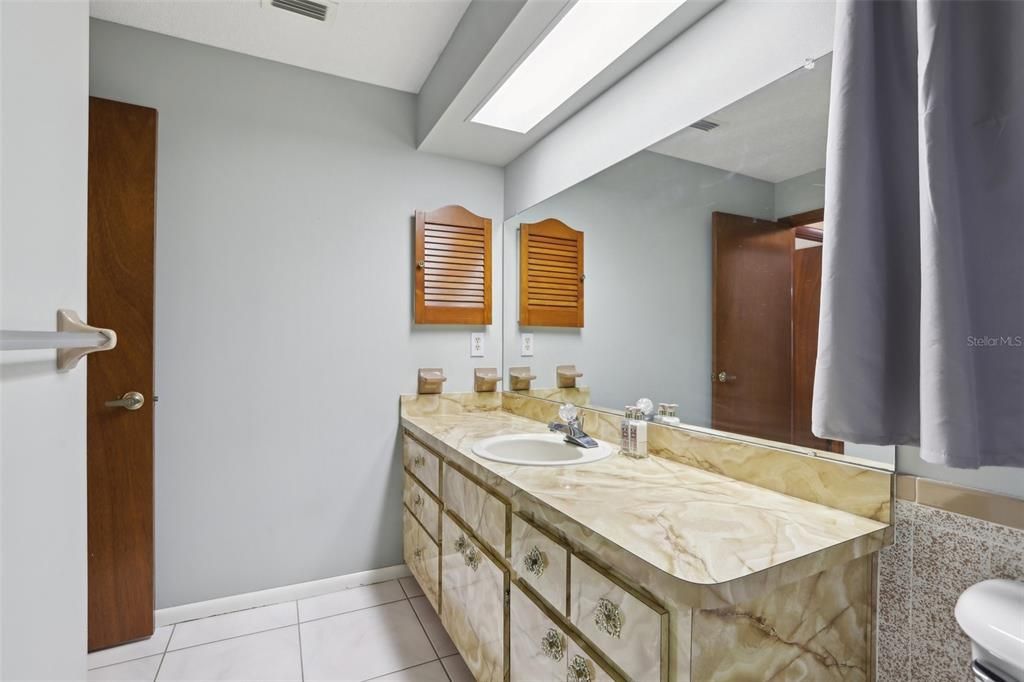 For Sale: $305,990 (2 beds, 2 baths, 1572 Square Feet)