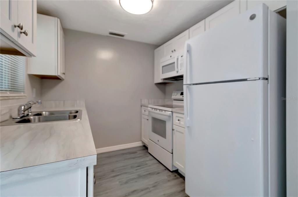 For Sale: $289,500 (3 beds, 2 baths, 1141 Square Feet)