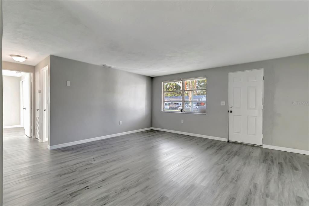 For Sale: $289,500 (3 beds, 2 baths, 1141 Square Feet)