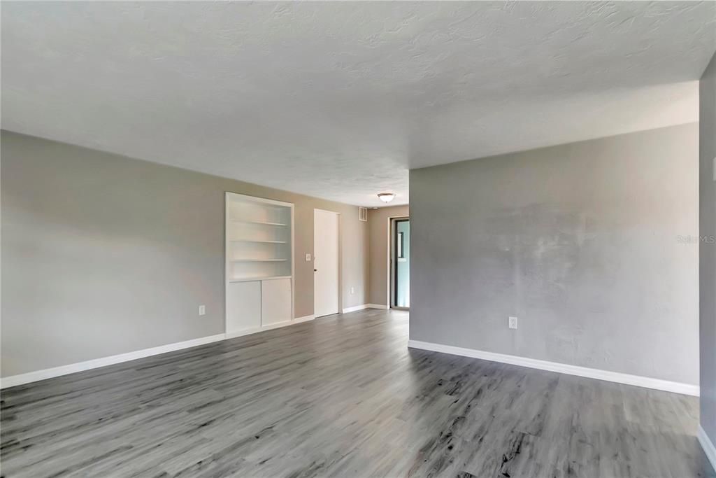 For Sale: $289,500 (3 beds, 2 baths, 1141 Square Feet)